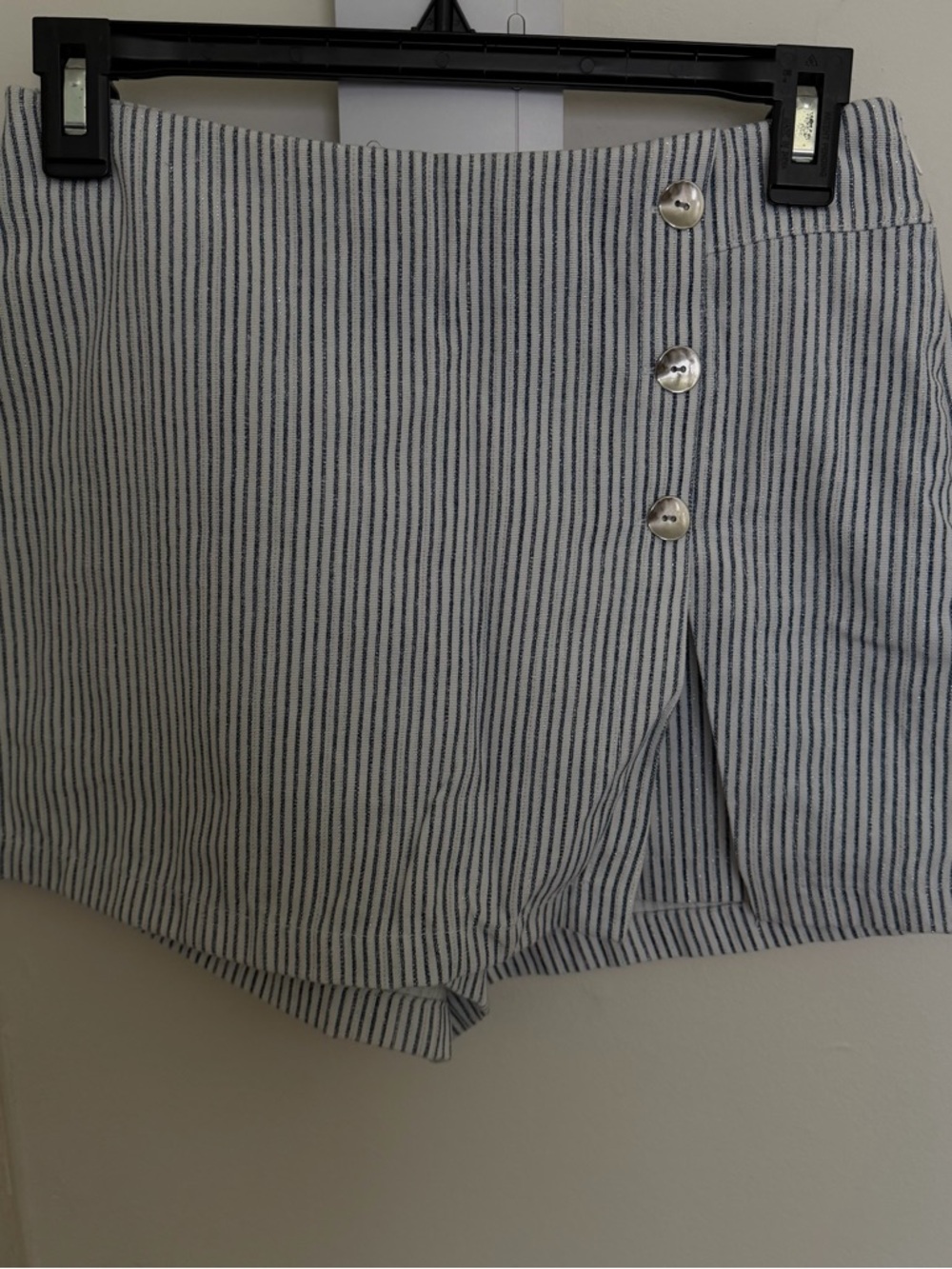 Zara Striped Button-Front Women’s skort in White and blue